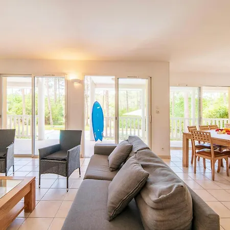Spacious Atlantic Family Villa Lacanau